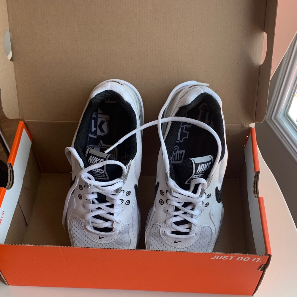 Nike Classic White and Black Running Shoes